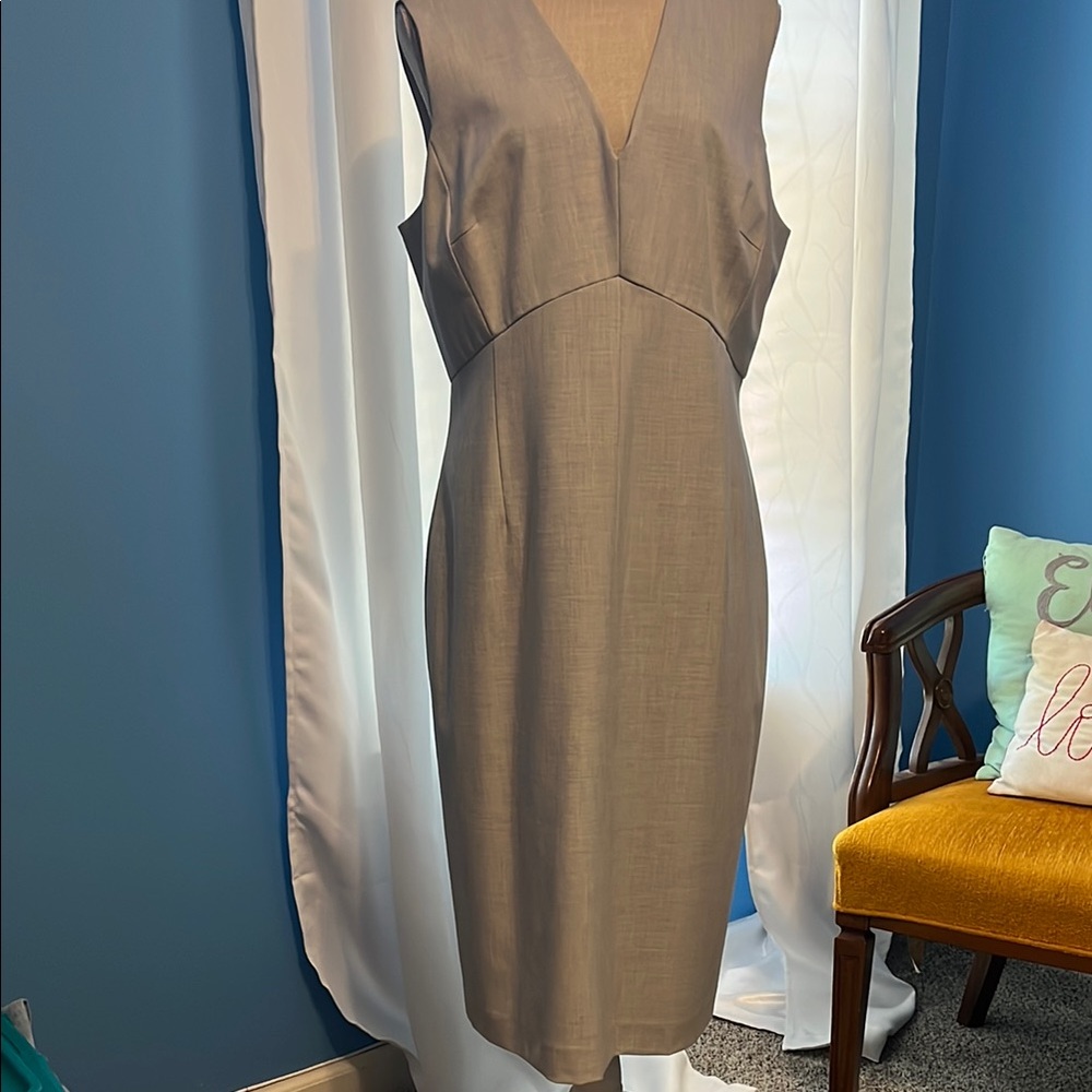 🏖️ANTONIO MELANI Gray Sheath Dress with Plunge Neckline, Size 16